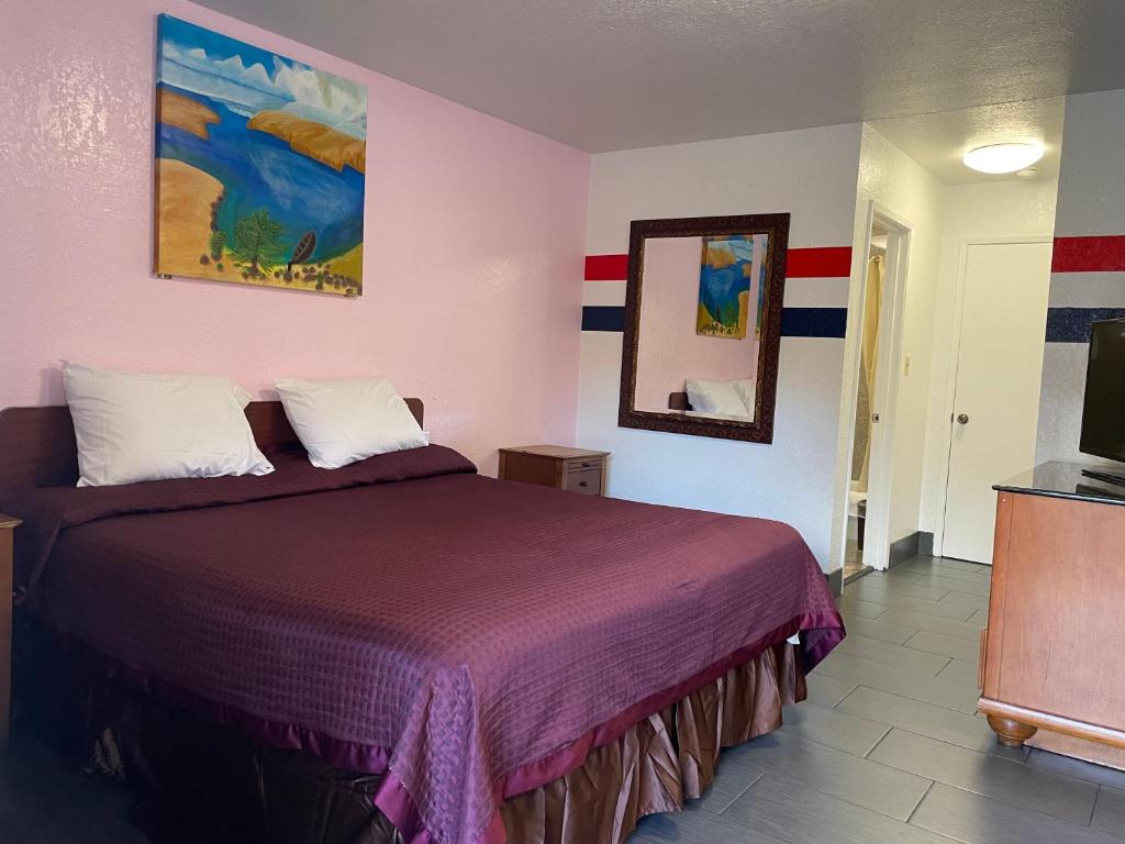 Laurel Inn - Deluxe King Room