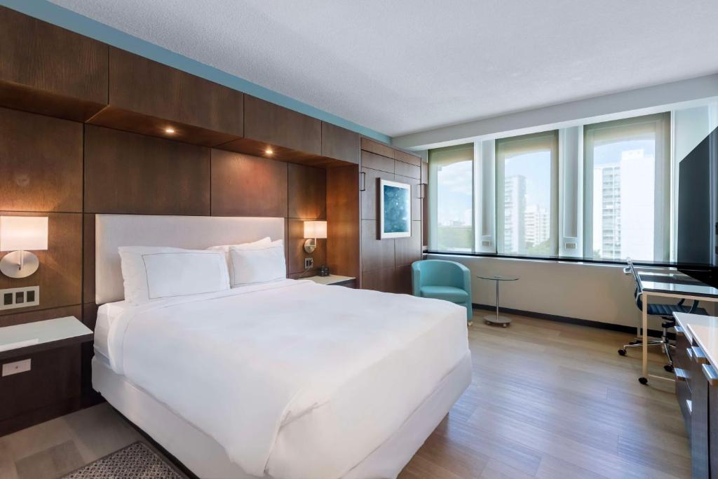 Postel nebo postele na pokoji v ubytování DoubleTree by Hilton San Juan