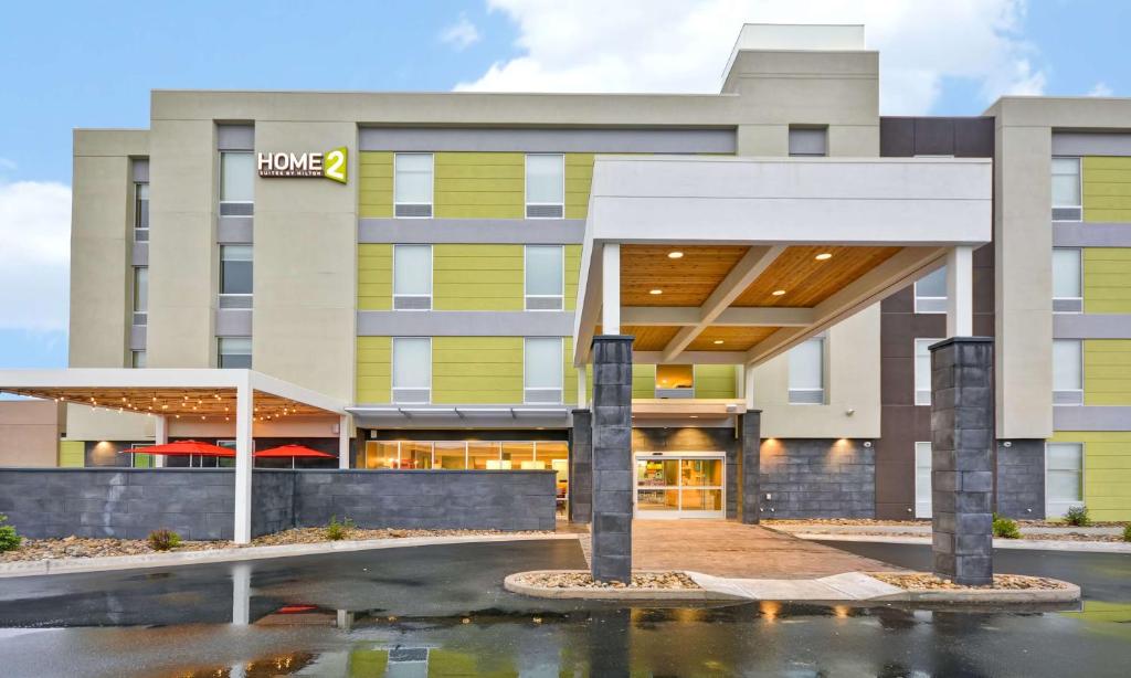 拉皮德城Home2 Suites By Hilton Rapid City的酒店正面效果图