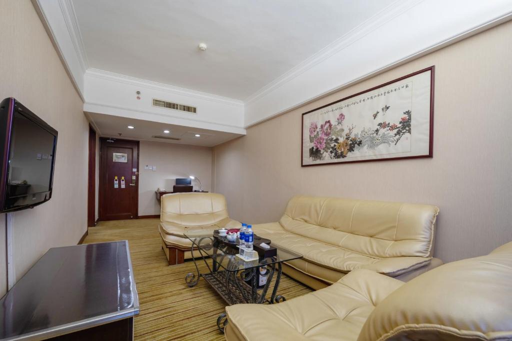 TV a/nebo společenská místnost v ubytování Sunshine Holiday Hotel Fuzhou