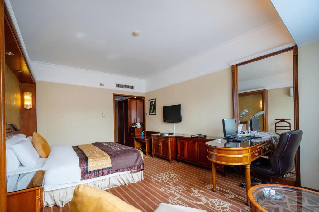 TV a/nebo společenská místnost v ubytování Sunshine Holiday Hotel Fuzhou
