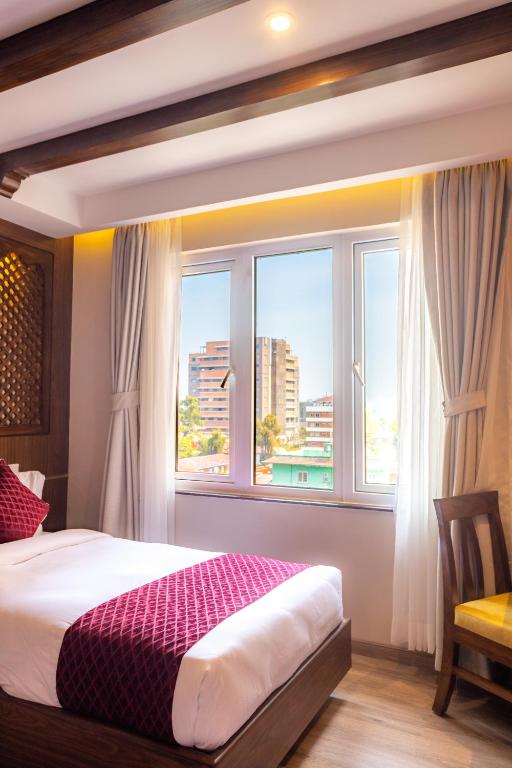 Postel nebo postele na pokoji v ubytování Kailash Boutique Hotel
