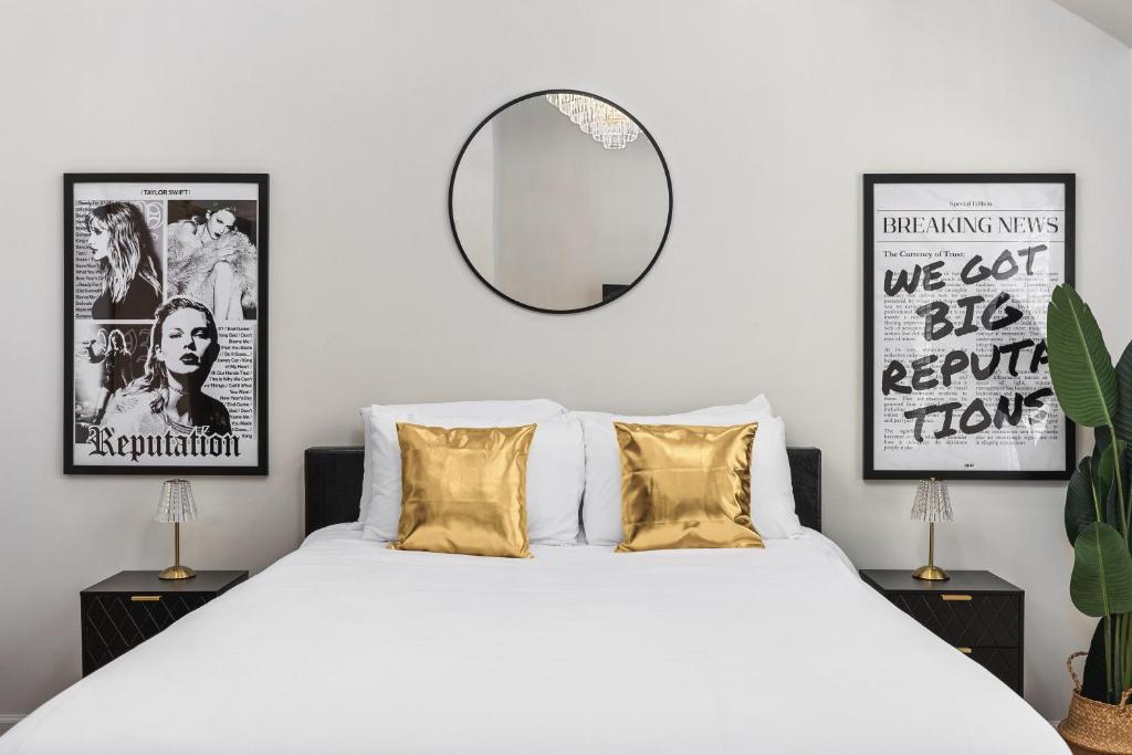 Katil atau katil-katil dalam bilik di Taylor Swift Eras Inspired Home-10 min to Broadway