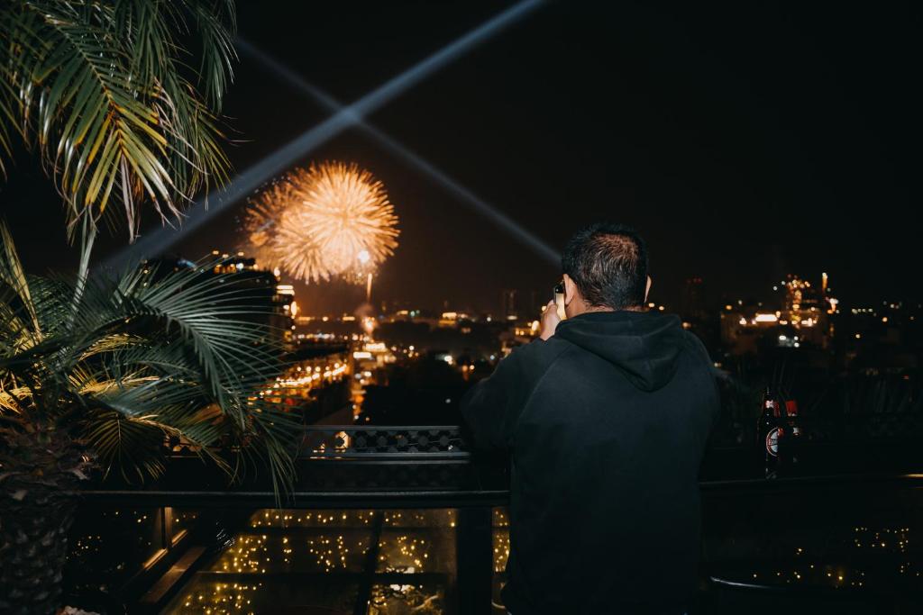 Гості La Mejor Hotel & Sky Bar