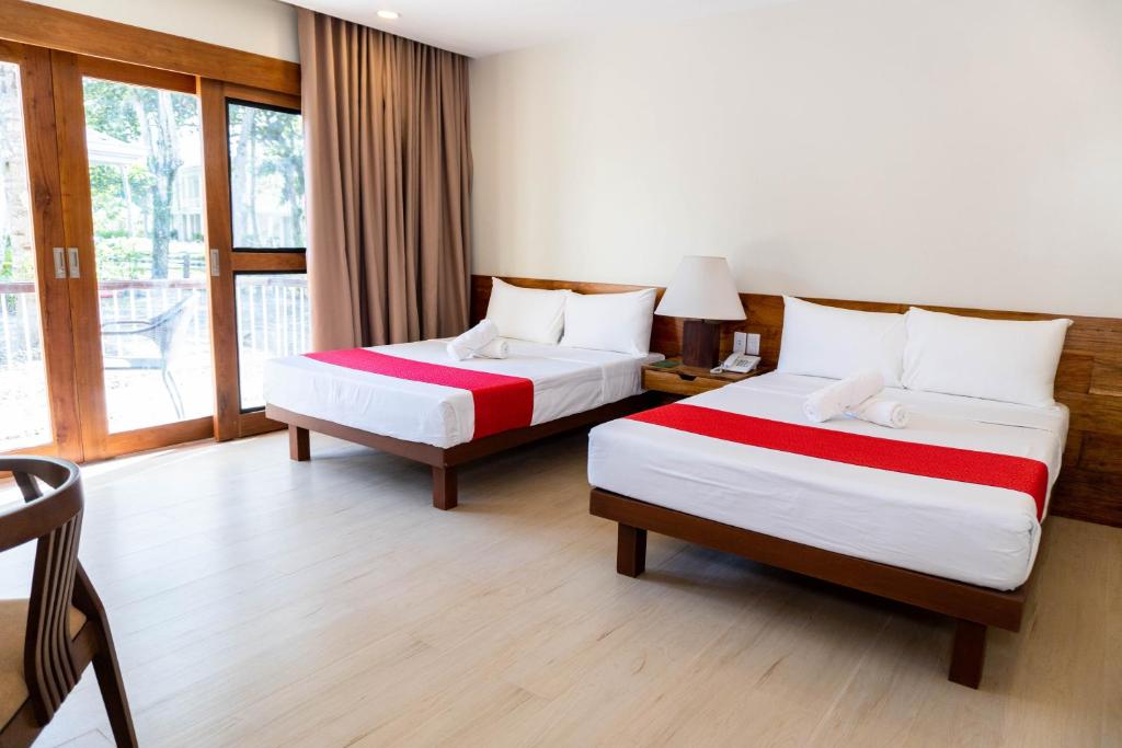 Postel nebo postele na pokoji v ubytování Almont Inland Resort