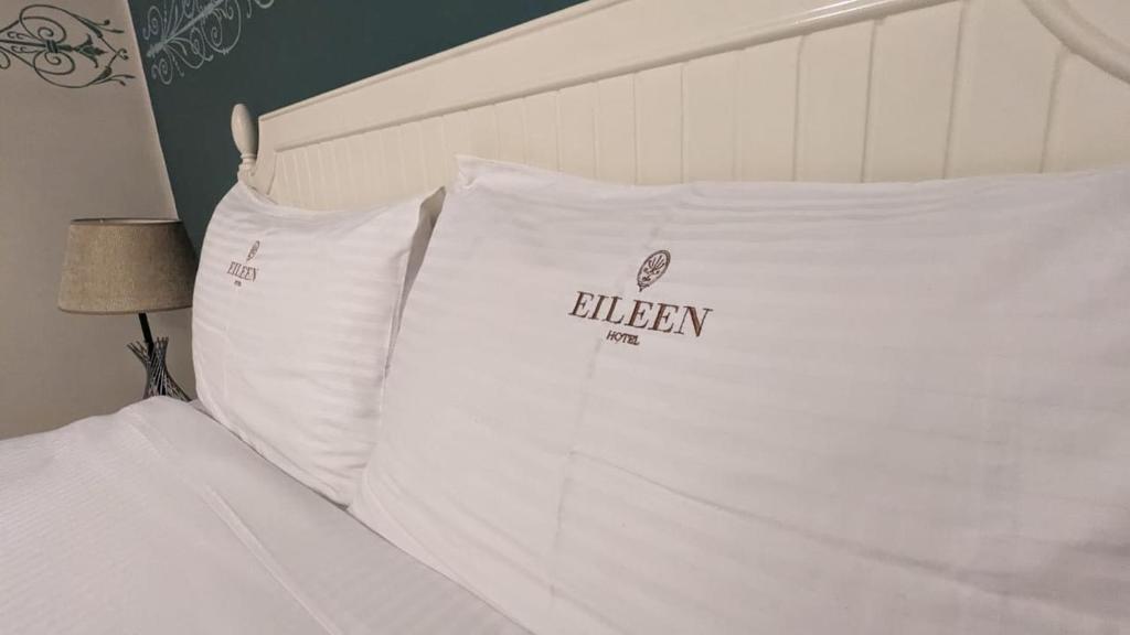 Llit o llits en una habitació de Eileen Hotel Cairo