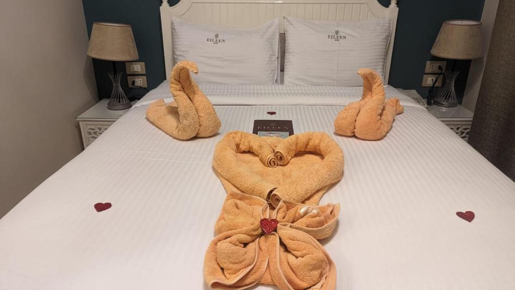Llit o llits en una habitació de Eileen Hotel Cairo