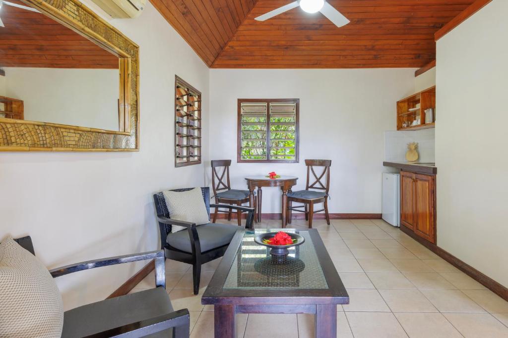 Mangoes Resort - Vista Al Jardín Bungalow