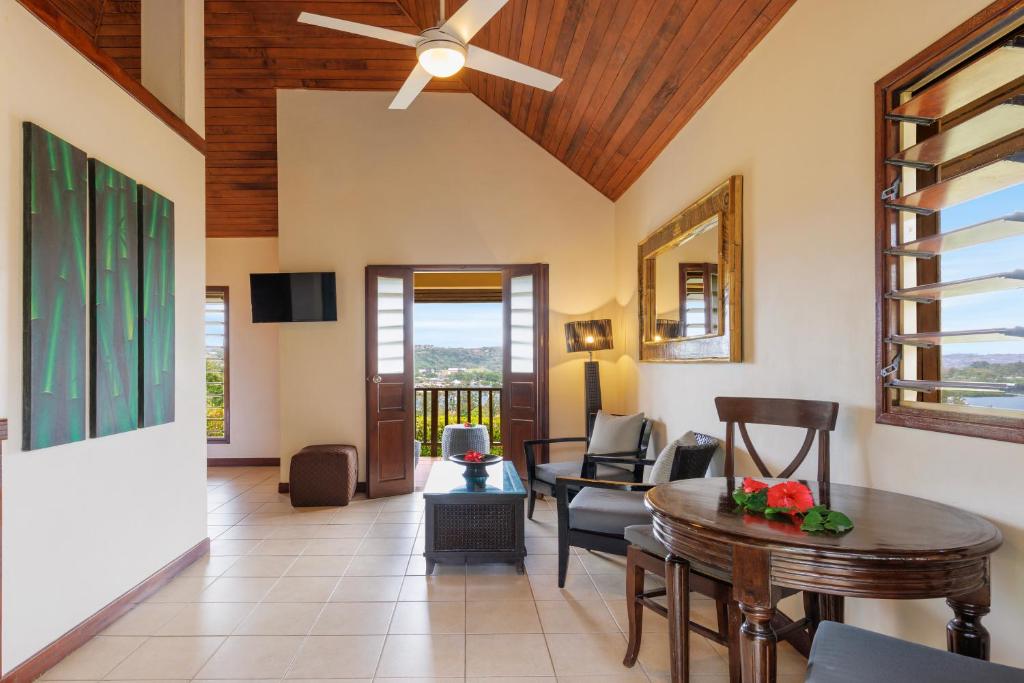 Mangoes Resort - Bungalow Lagoon View