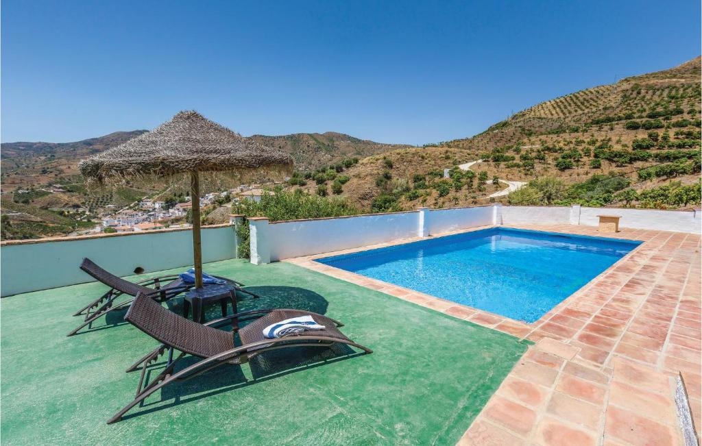 Bazén v ubytovaní Nice Home In El Borge With Wifi alebo v jeho blízkosti