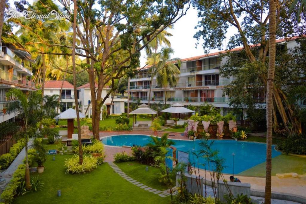 an image of the courtyard of a resort at Calangute Wave in Calangute