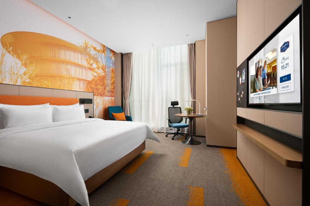 TV a/nebo společenská místnost v ubytování Hampton by Hilton Foshan Shunde Beijiao