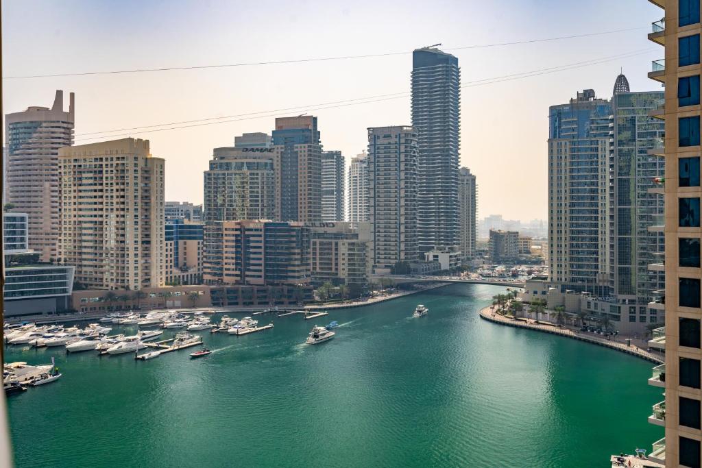 مناظر شگفت انگیز مارینا از یک آپارتمان بزرگ 1BDR - تا 6ppl