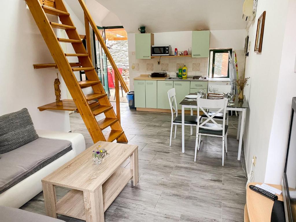 Kuchyňa alebo kuchynka v ubytovaní Apartman Robi