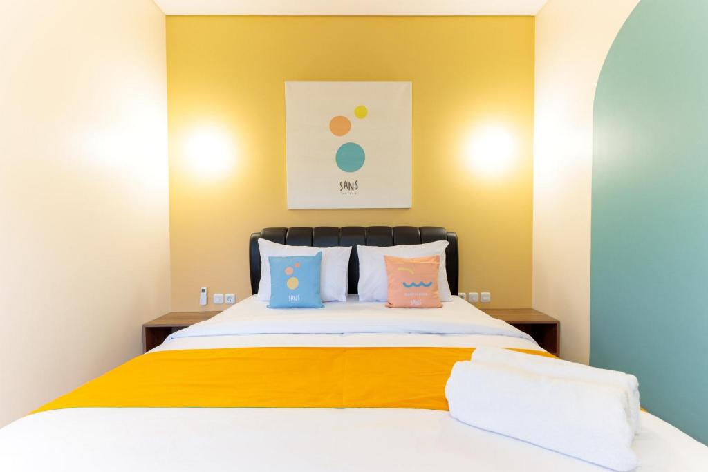 Sans Hotel Kelapa Gading Jakarta - Deluxe Double Room