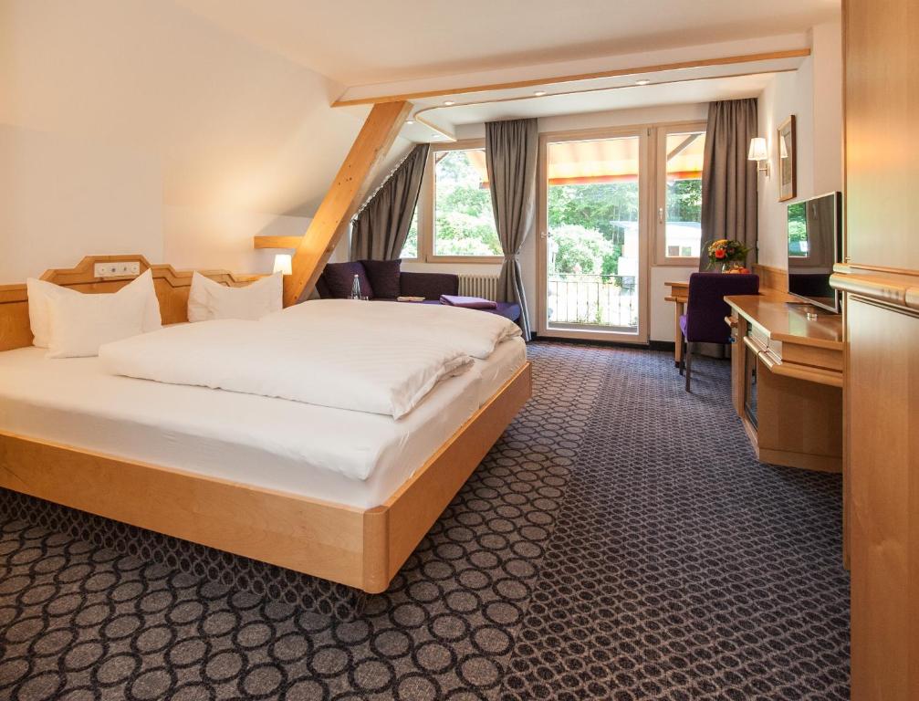 Postel nebo postele na pokoji v ubytování Albtalblick Ihr Wellness- & Wanderhotel