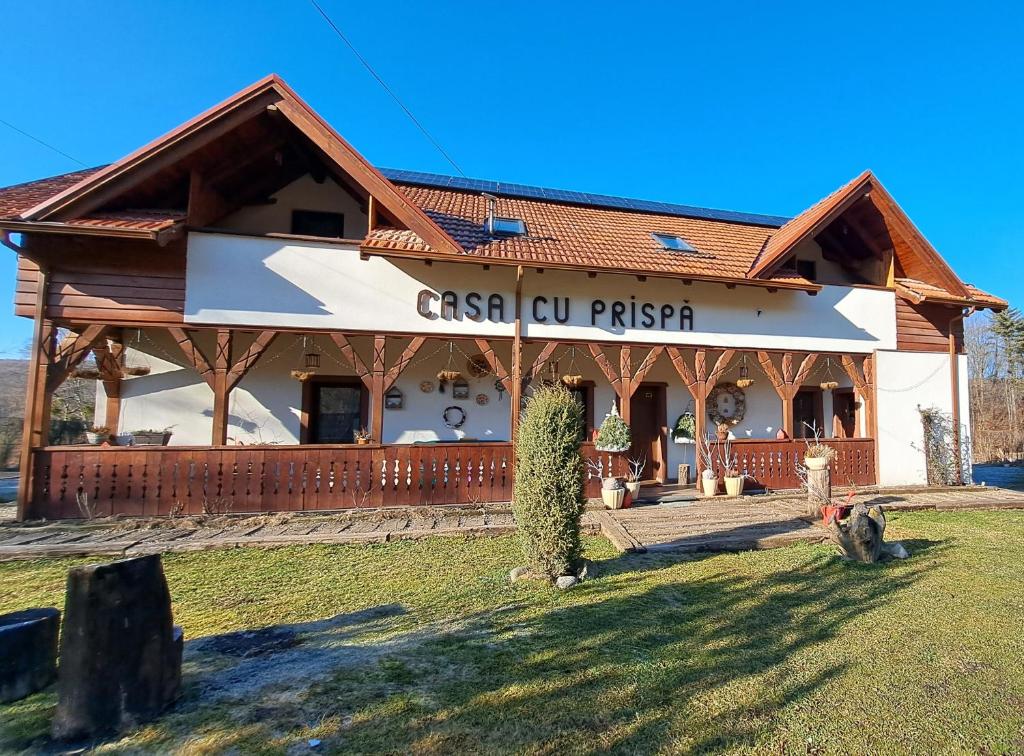 a building with a sign that reads cash up russia at Casa cu Prispa in Sighişoara