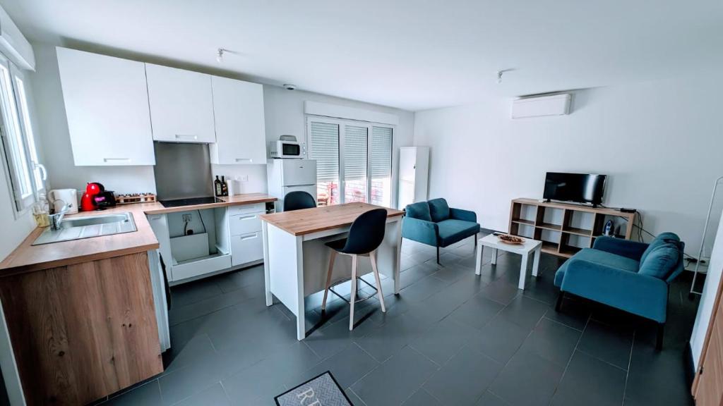 Η κουζίνα ή μικρή κουζίνα στο Charmante Maison 2 chambres à Dammarie Les Lys