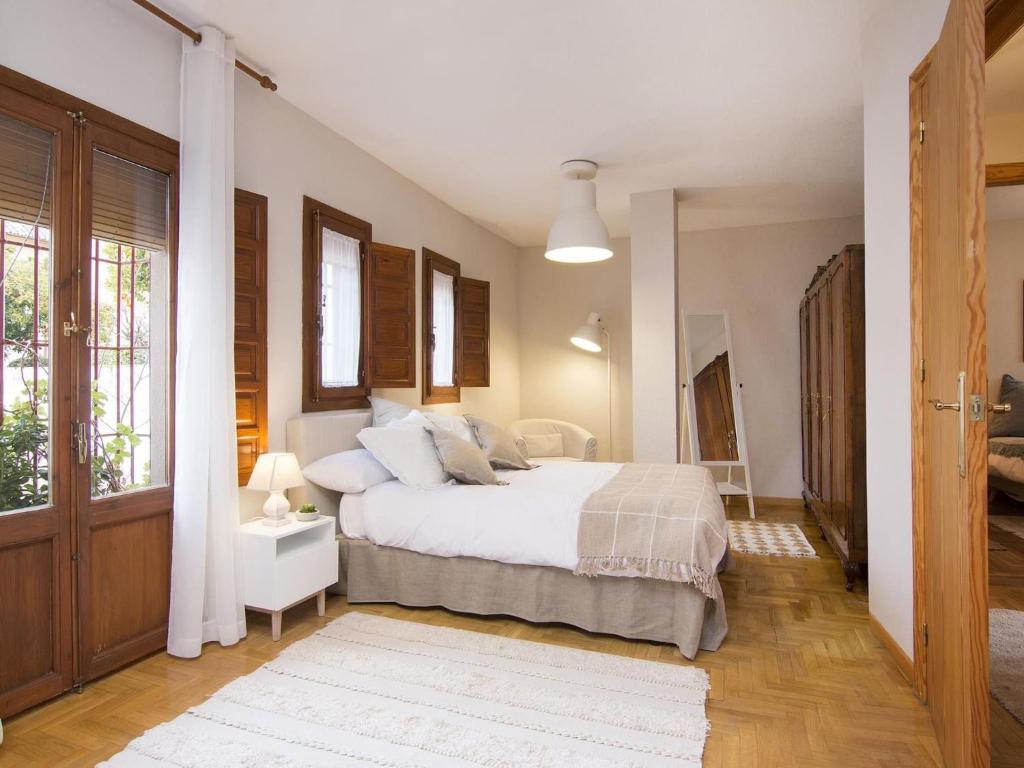 Posteľ alebo postele v izbe v ubytovaní Chezmoihomes Alhambra Penthouse