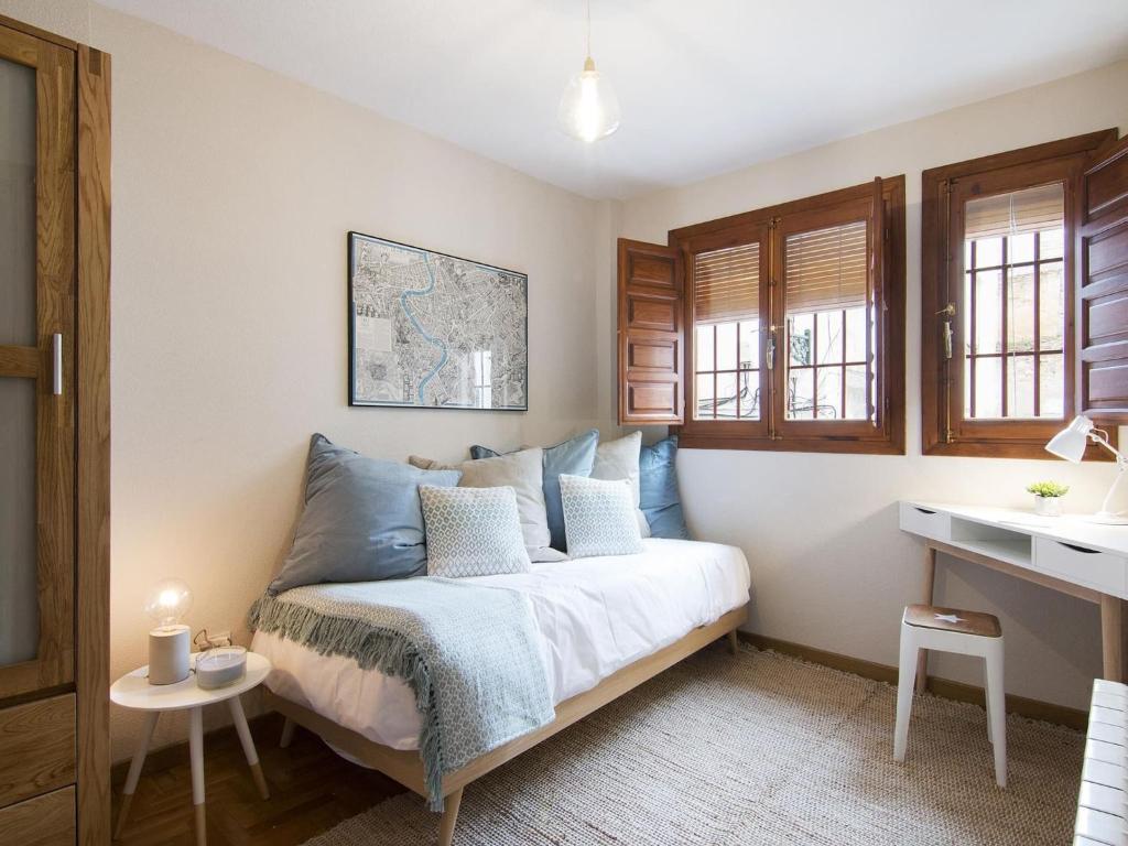Posteľ alebo postele v izbe v ubytovaní Chezmoihomes Alhambra Penthouse