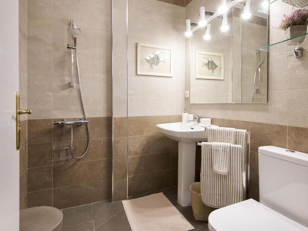 Kúpeľňa v ubytovaní Chezmoihomes Alhambra Penthouse