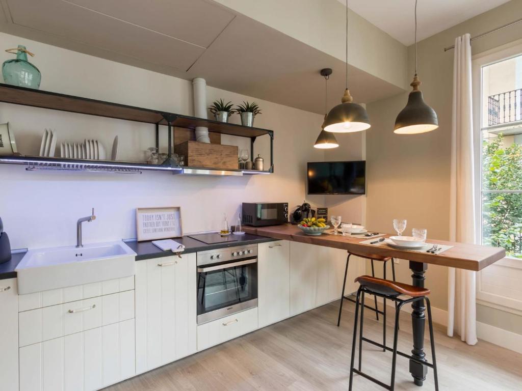 A kitchen or kitchenette at Trinidad Deluxe 1