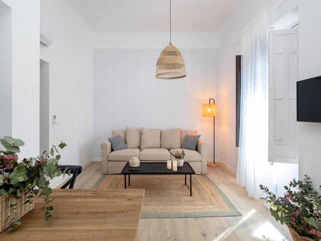 A seating area at Bright and Elegant Gran Via apartments