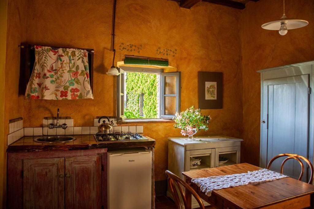 A kitchen or kitchenette at Agriturismo & Winery Il Bacio