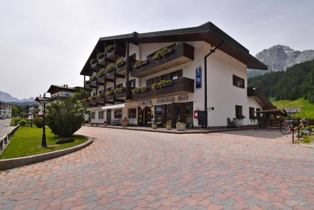 Nespecifikovaný výhled na hory nebo výhled na hory při pohledu z hotelu