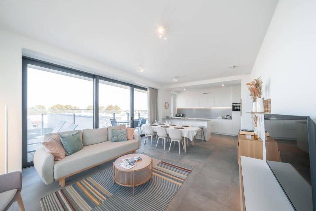 Køkken eller tekøkken på Huswell - Modern new apartment with pool access and parking