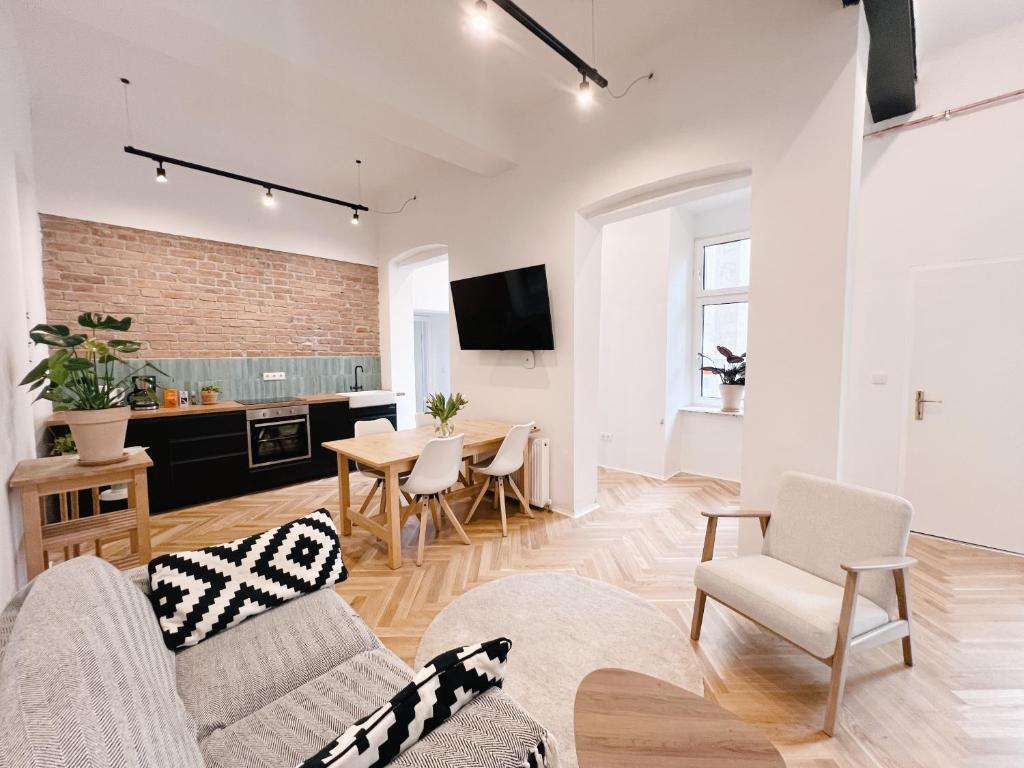 Central Loft Apartment near Belvedere Castle