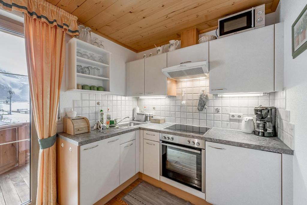 Kuchyň nebo kuchyňský kout v ubytování Appartement Breitlehn