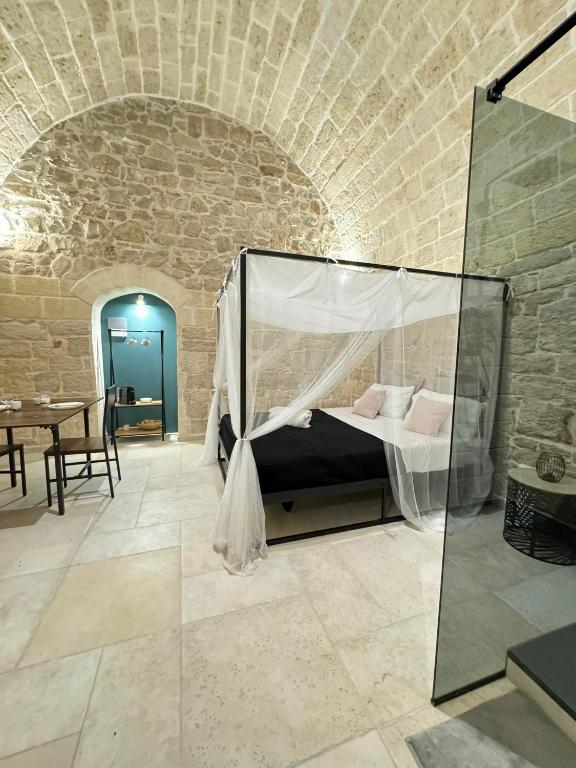 Postel nebo postele na pokoji v ubytování Amalè Suite 25 Medioevo Design