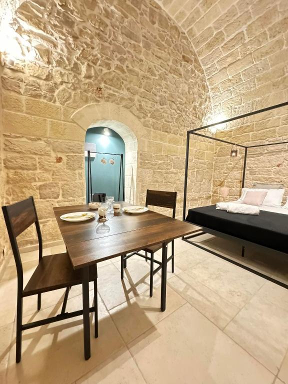 Postel nebo postele na pokoji v ubytování Amalè Suite 25 Medioevo Design