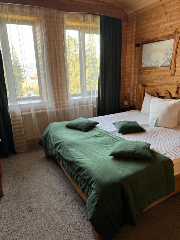 Postel nebo postele na pokoji v ubytování Stara Pravda Hotel - History