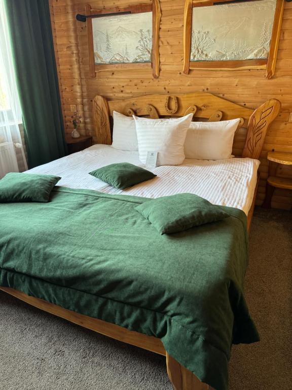 Postel nebo postele na pokoji v ubytování Stara Pravda Hotel - History