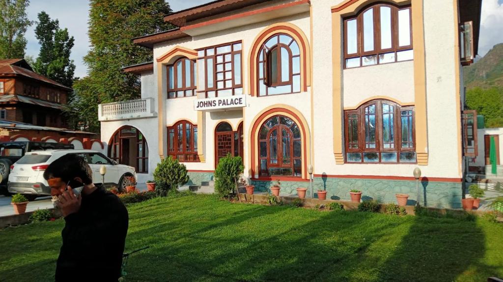 Hotel John's Palace - Housity