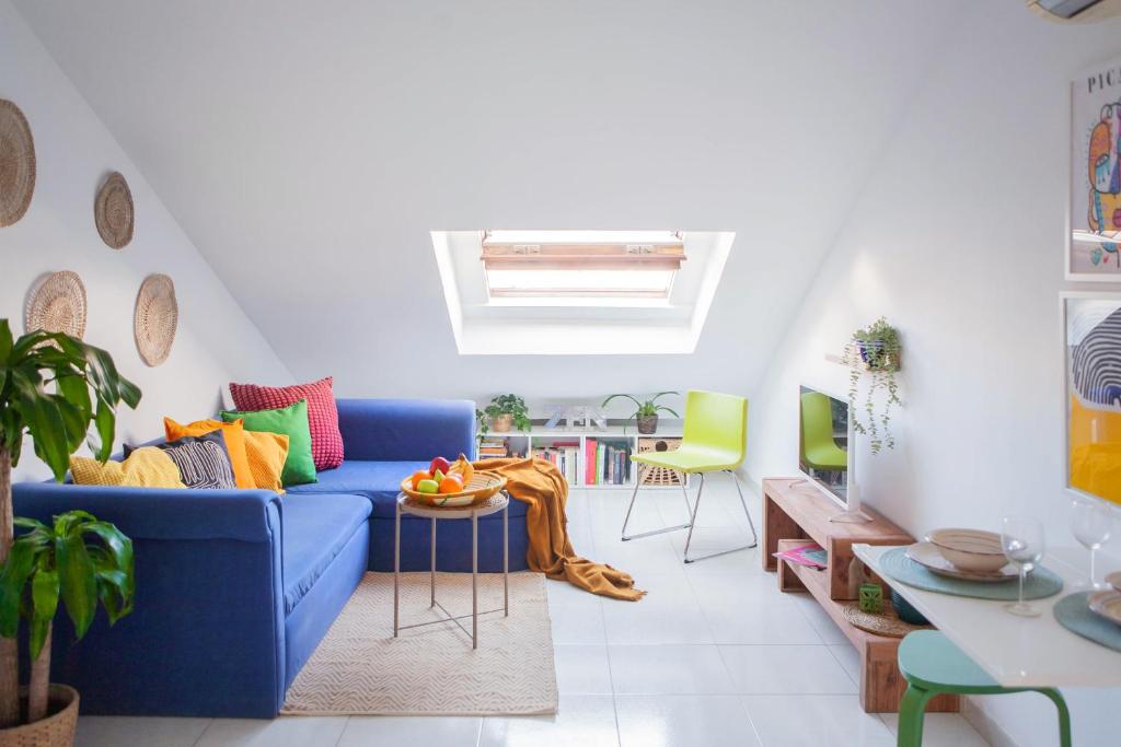 Picasso's Dream Cozy & Chic Attic Plaza Merced