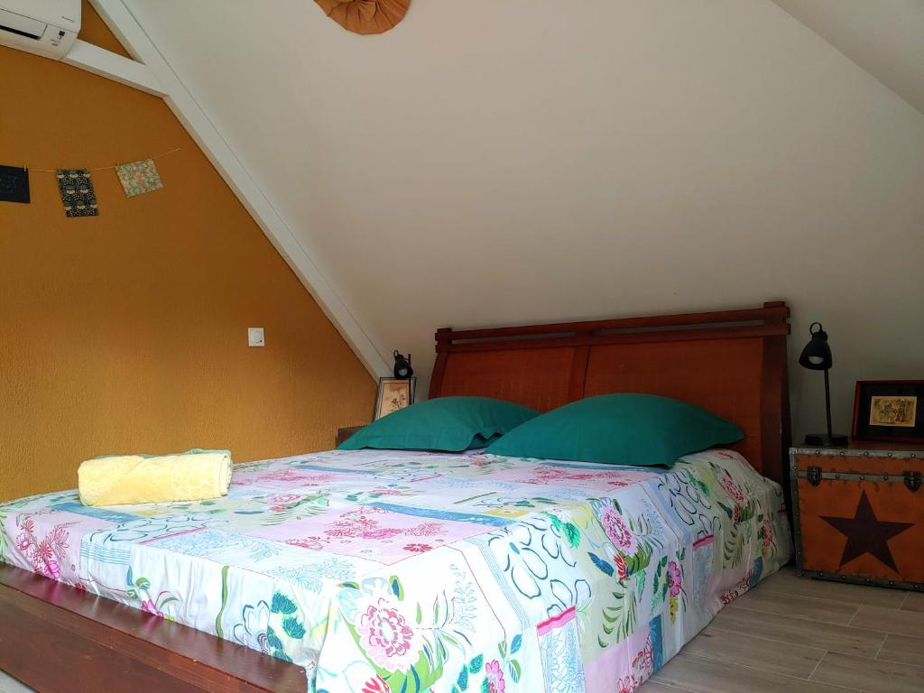 Postel nebo postele na pokoji v ubytování Eskal Péi - Auberge de Jeunesse & Chambres d'hôtes