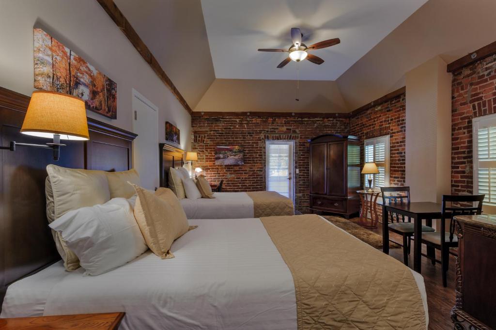 Grass Valley Courtyard Suites - Chambre Reine Avec Balcon