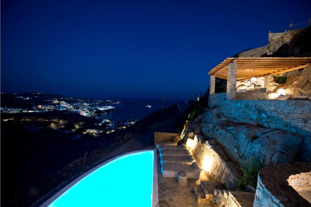 Piscina de la sau aproape de Luxury Mykonos Villa - 3 Bedrooms - Villa Verve - Stunning Sea Views - Agios Lazaros