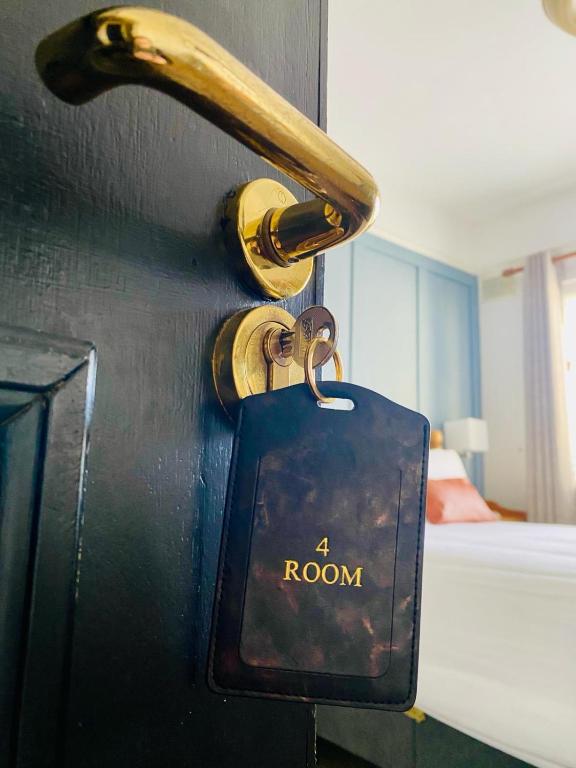 Postel nebo postele na pokoji v ubytování Kilkenny House Boutique Hotel