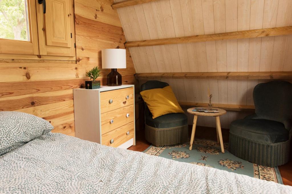 Posezení v ubytování Aparra Surfcamp Auberge Capbreton