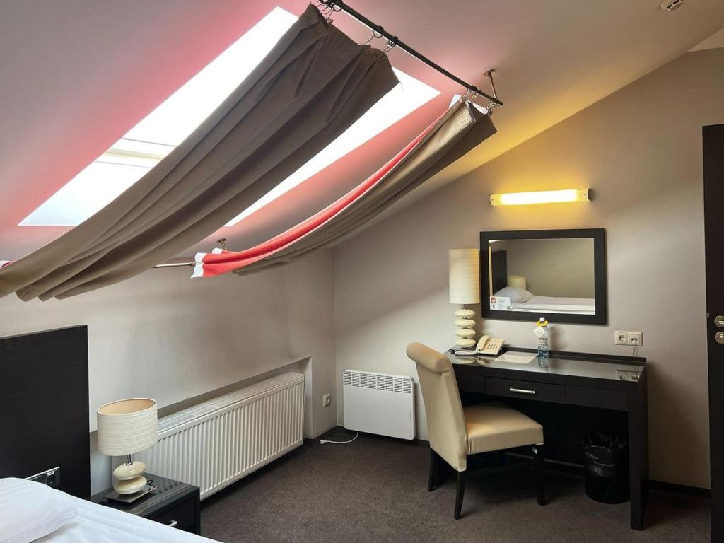 Optima Collection Troitska - Budget Doppel- Oder Zweibettzimmer Im Dachgeschoss