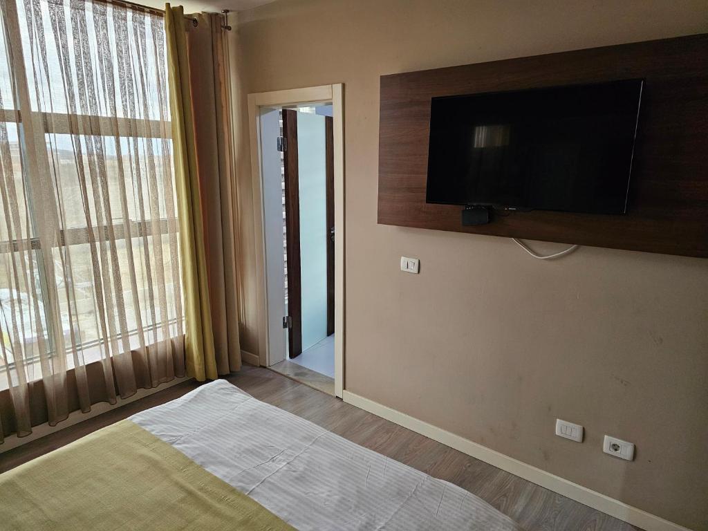 TV a/nebo společenská místnost v ubytování HOTEL BENITA
