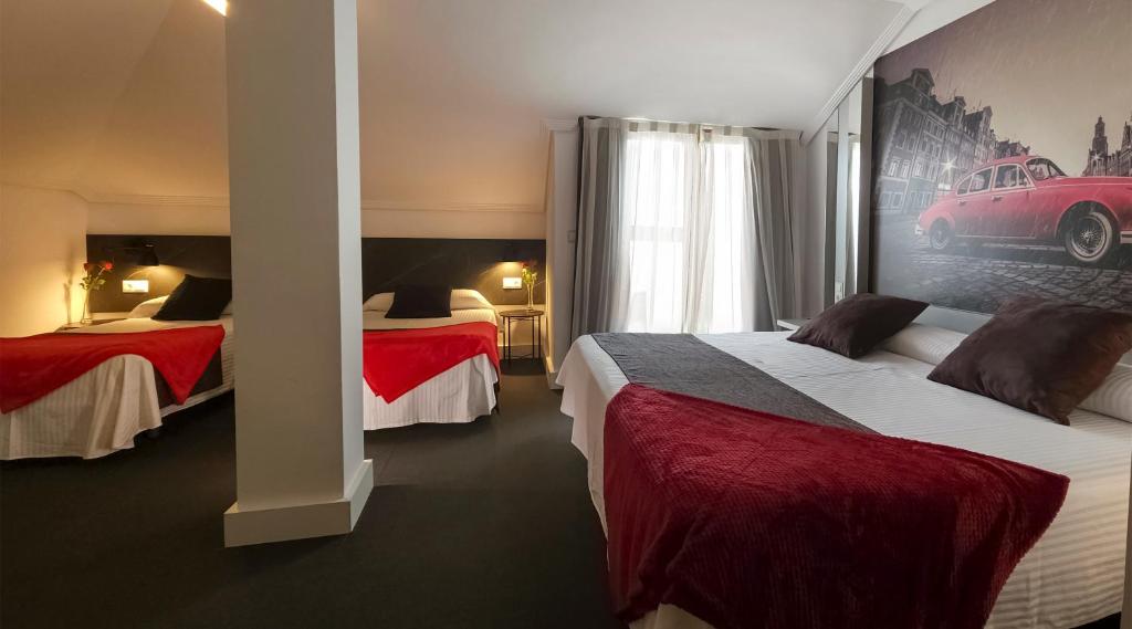 Posteľ alebo postele v izbe v ubytovaní Hotel Spa El Muelle de Suances
