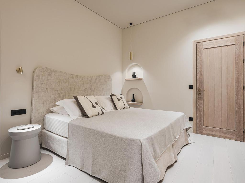 Postel nebo postele na pokoji v ubytování Amelia Luxury Living Dorotheou Old Town , Chania