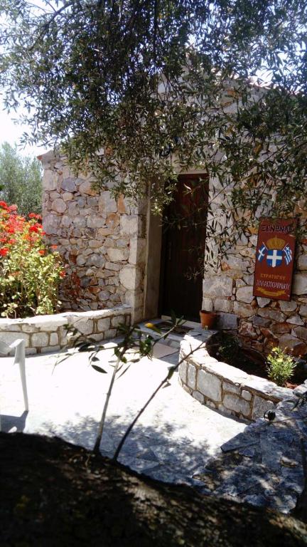 Zahrada ubytování Charouda stone tower xenonas