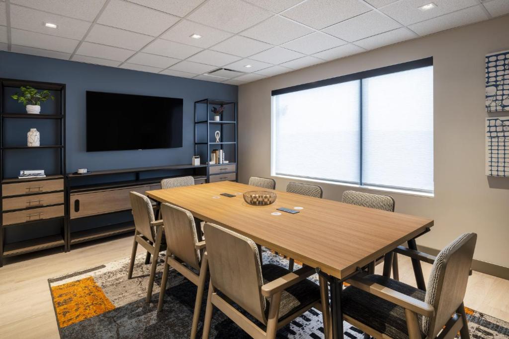 Atwell Suites Austin Airport by IHG photo