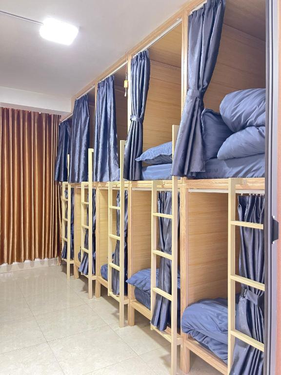 Palanda nebo palandy na pokoji v ubytování Nhật's Sapa Central Hostel